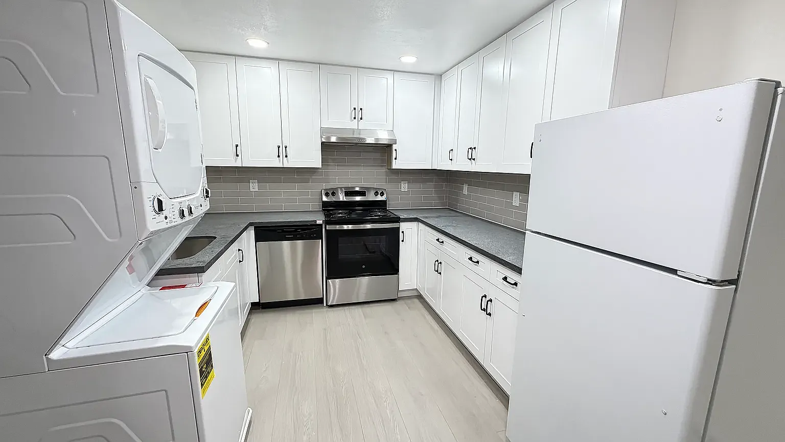2 bed, 900 sqft, $3,500 — Photo 4