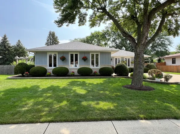 1031 Almond Dr, Aurora, IL 60506