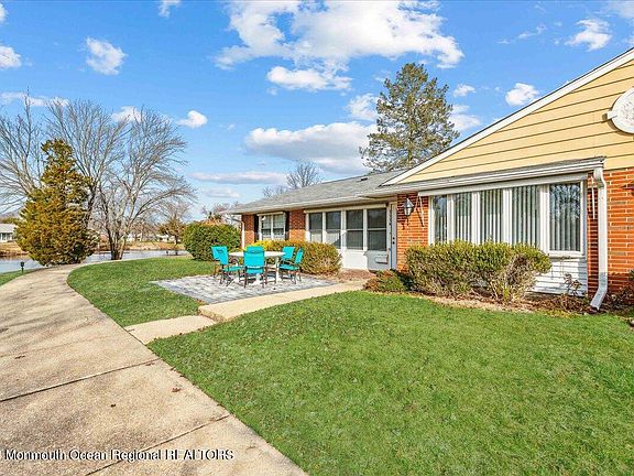 2nd image of 353A Dorchester Drive