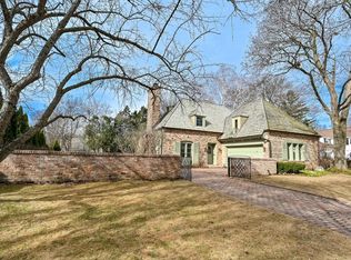 2625 N Harding Blvd, Wauwatosa, WI 53226
