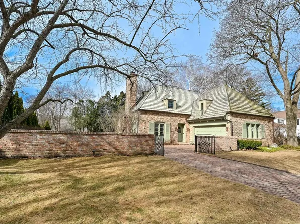 2625 North Harding BOULEVARD, Wauwatosa, WI 53226