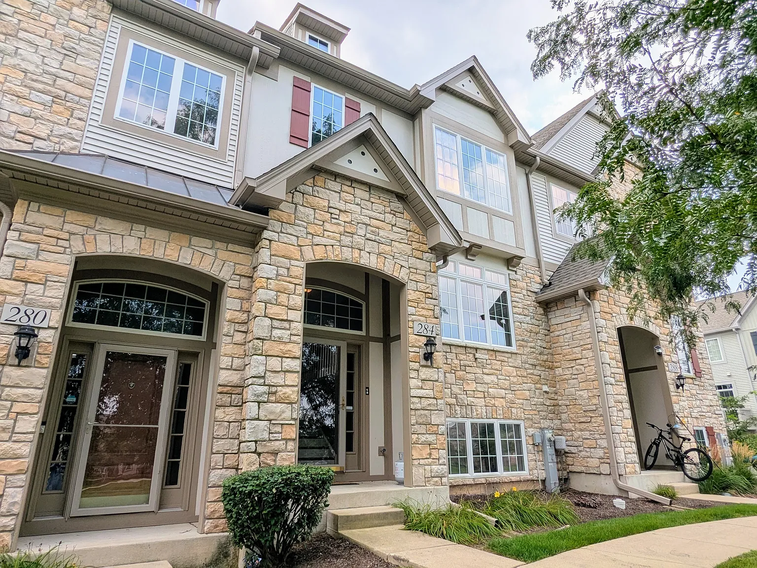 4 bed, 3.5 bath, 2460 sqft, $3,300 — Photo 1
