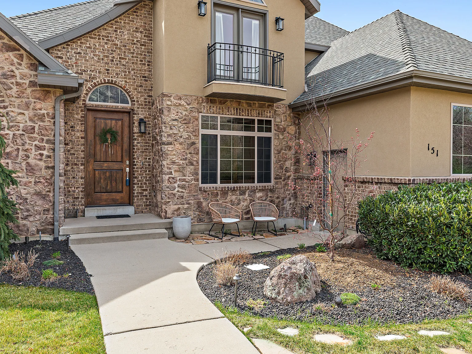 5 bed, 5132 sqft, $5,200 — Photo 2