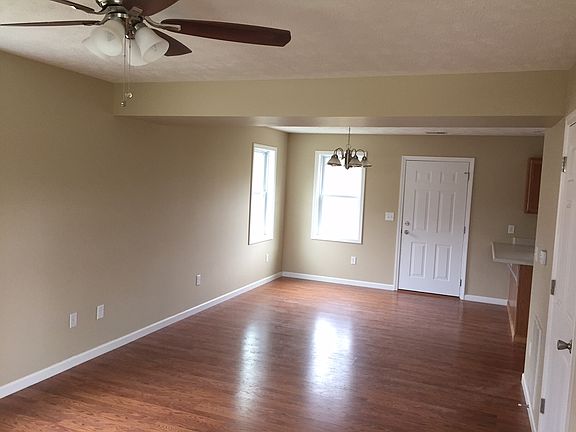 4th image of 171 Centre Avenue