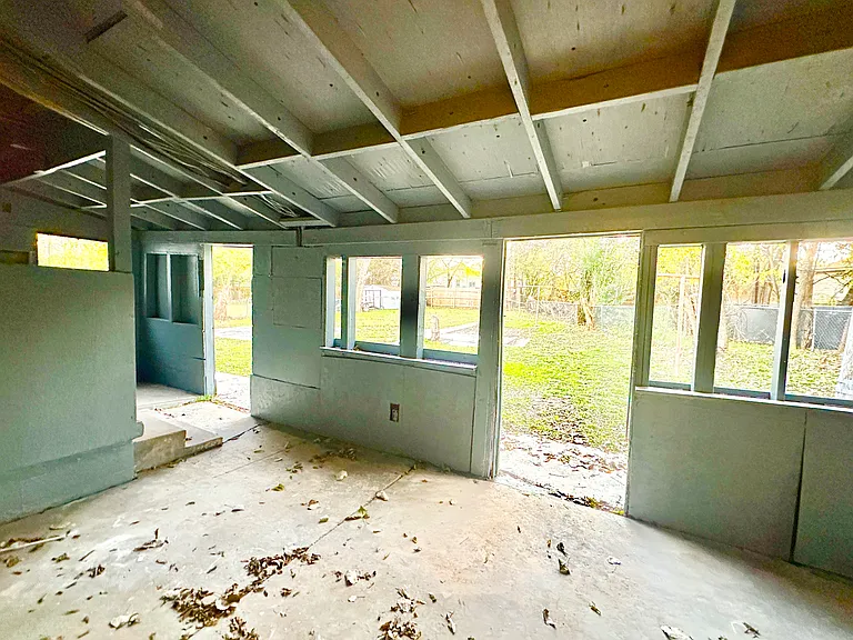 104 E Fowler Ave — Photo 29
