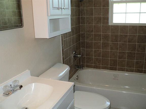 3rd image of 4618 Edgemont Dr
