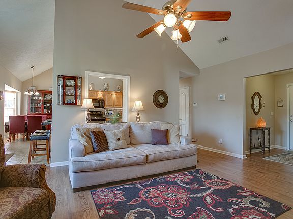 4th image of 526 Heartland Ln