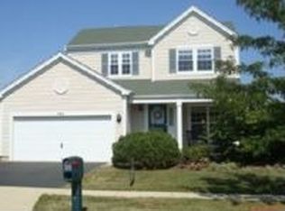 745 Fairview Ln, South Elgin, IL 60177