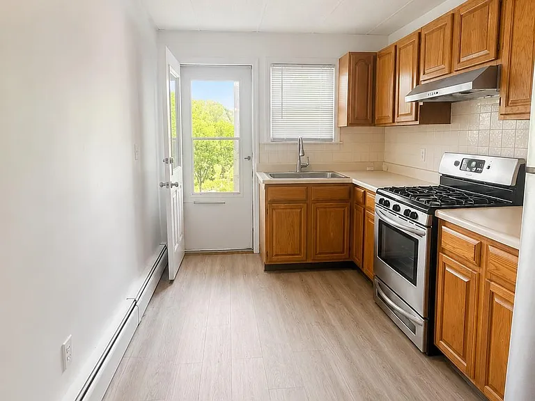 45 Hampton Rd — Photo 6