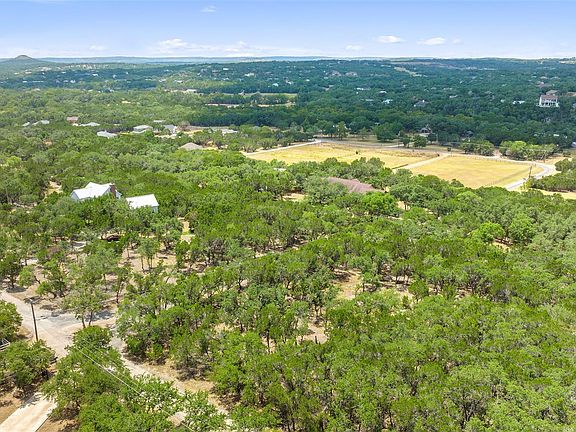 3rd image of 19 Spring Valley Dr