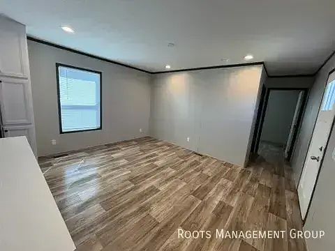 2nd image of 700 E 6th St #20