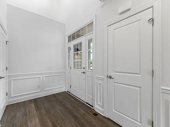 4th image of 906 Moorings Cir #9