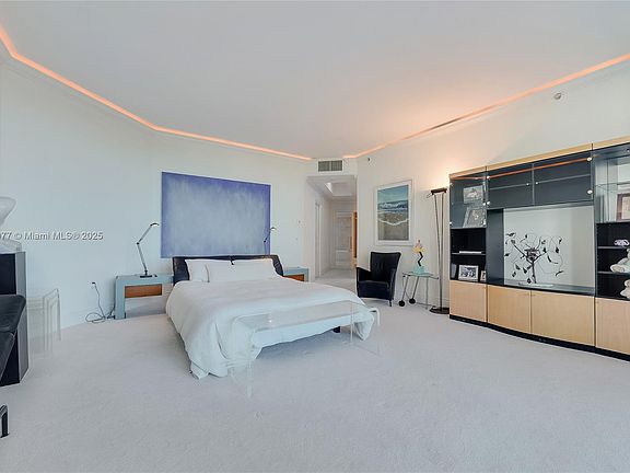 5th image of 60 Edgewater Dr #5E