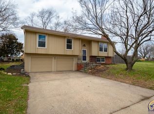2701 SW Ashworth Pl, Topeka, KS 66614