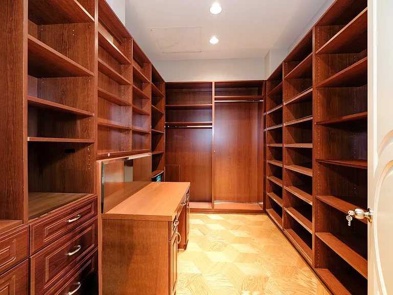18047 Karen Dr — Photo 34
