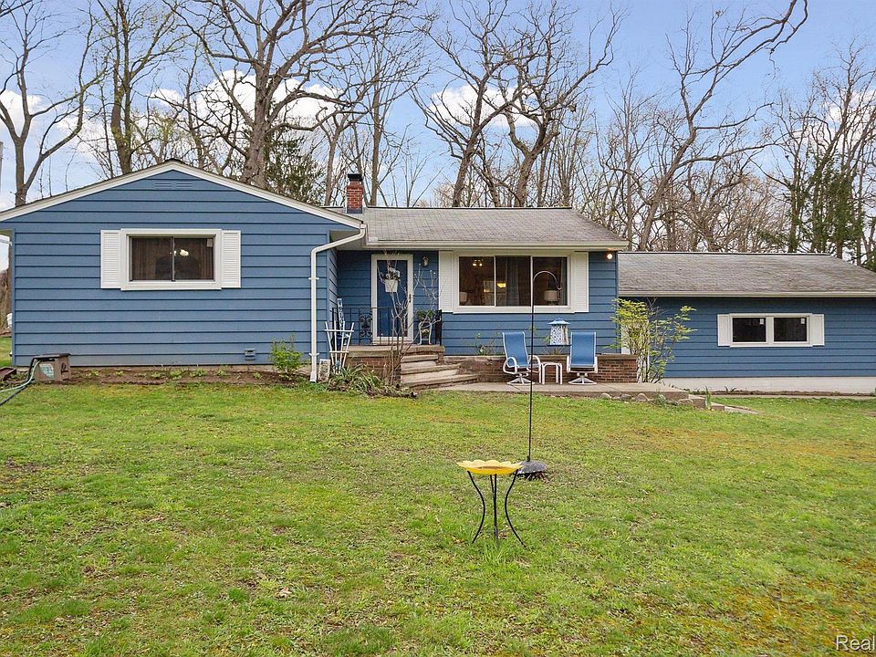 1st image of 256 Doremus Ave