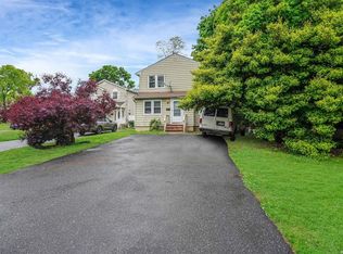 5 W Smith St, Amityville, NY 11701