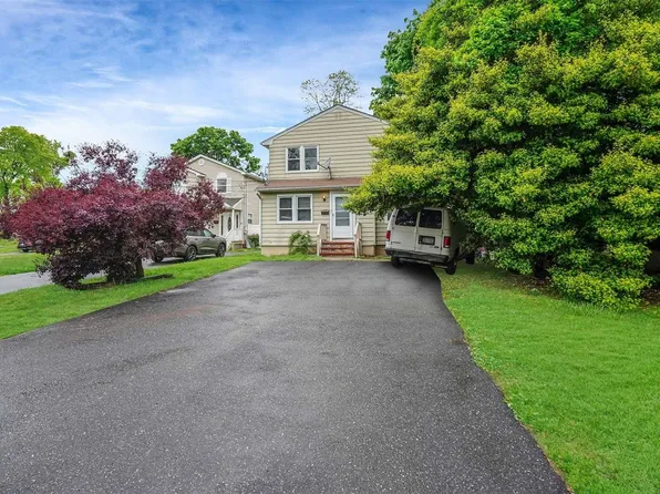 5 W Smith Street, Amityville, NY 11701