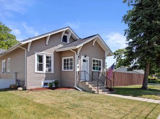 1204 82nd St, Kenosha, WI 53143