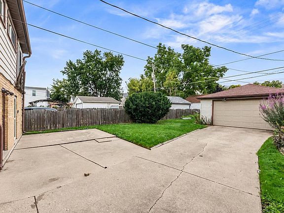 3rd image of 1530 S 90th STREET