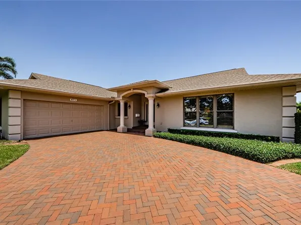 671 Tallahassee Dr NE, Saint Petersburg, FL 33702