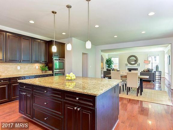 3rd image of 8895 Hargrove Ct