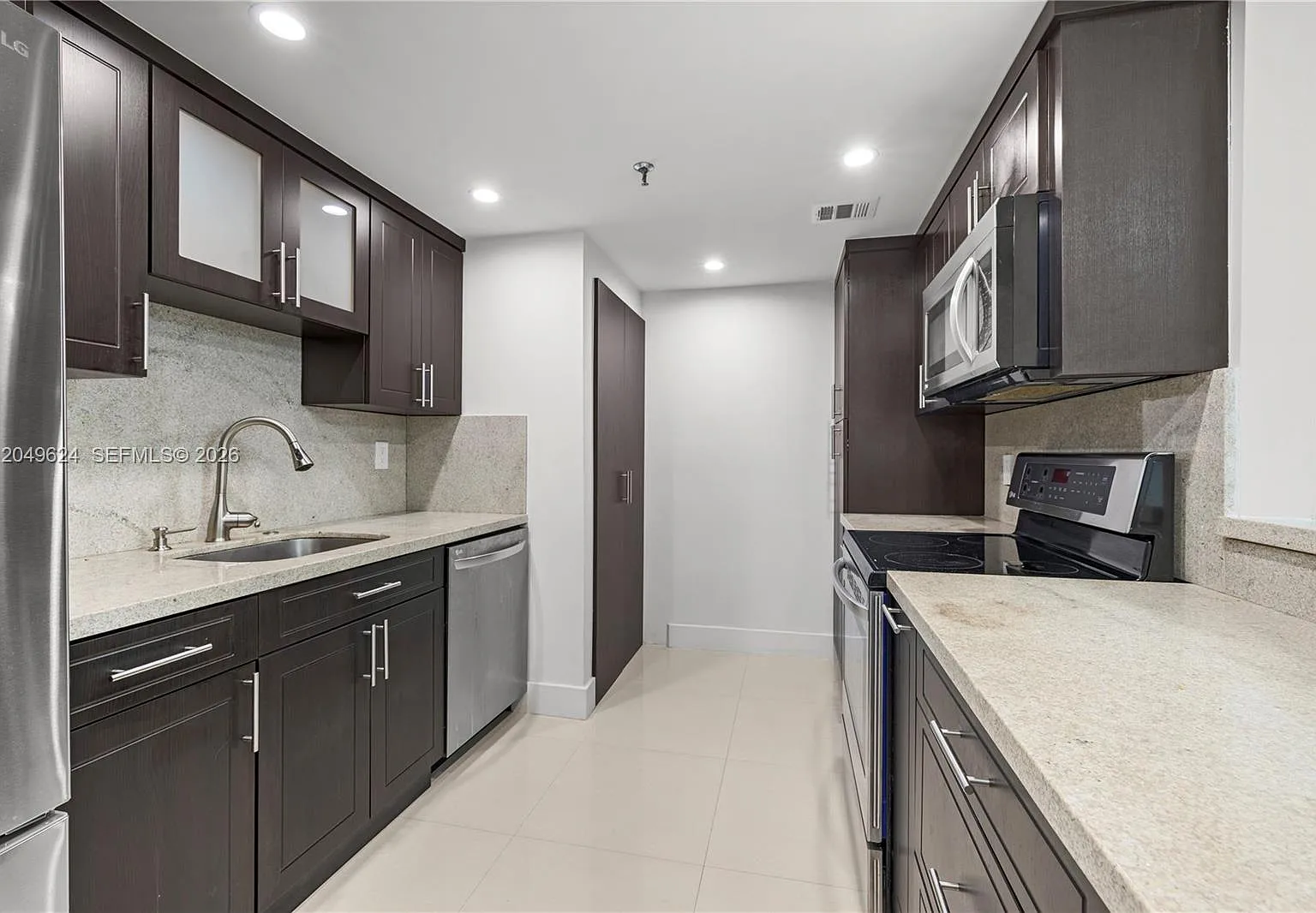 The Royal Club Condo — Photo 2