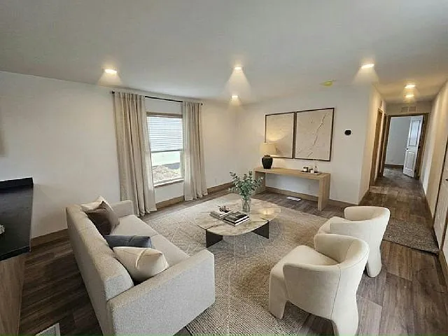 3 bed, 2.0 bath, 1216 sqft, $3,200 — Photo 3