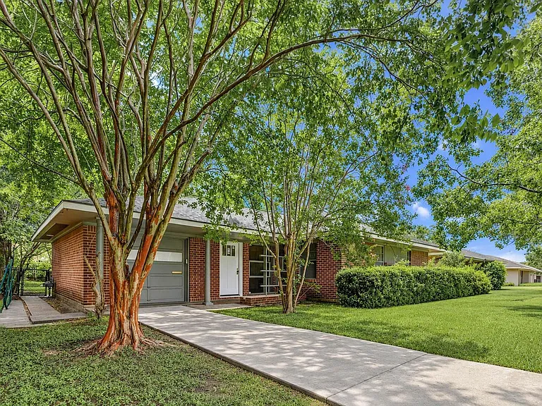 4026 Omeara Dr — Photo 2