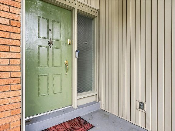 2nd image of 801 Linda Ln