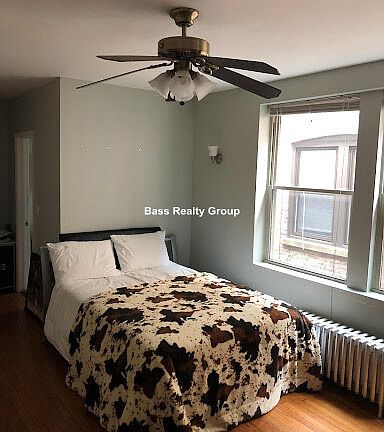 2nd image of 1369 W Greenleaf Ave #205