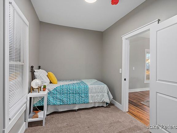 3rd image of 855 Davis Ave NW