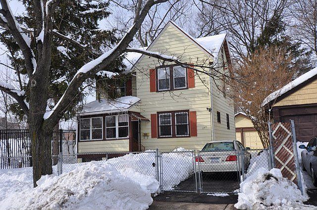 2nd image of 393 No Clinton St