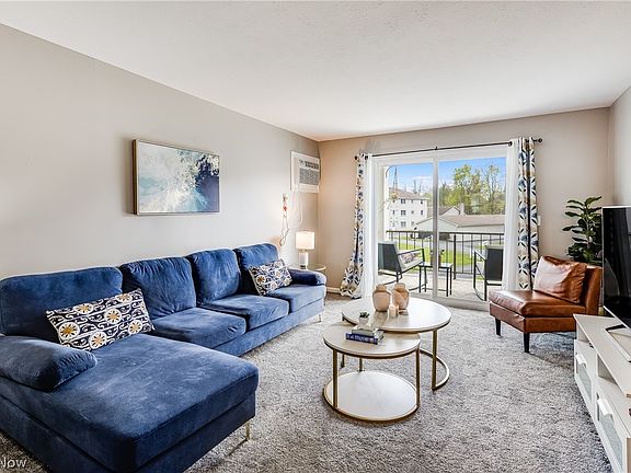 5th image of 7368 Eisenhower Dr Unit 4