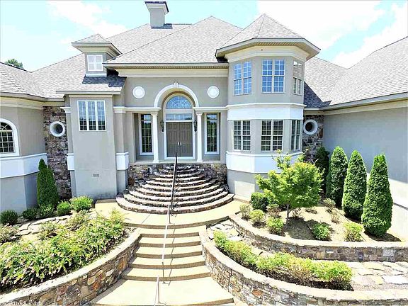 3rd image of 220 Oakshores Cir