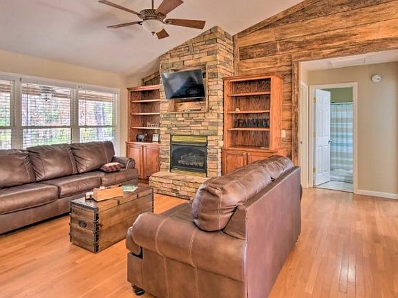 3rd image of 35 Cameo Ct