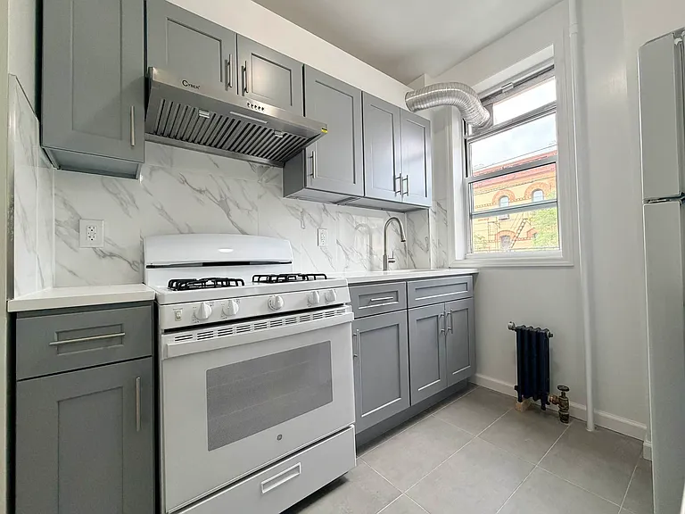 792 Onderdonk Ave #2L — Photo 7