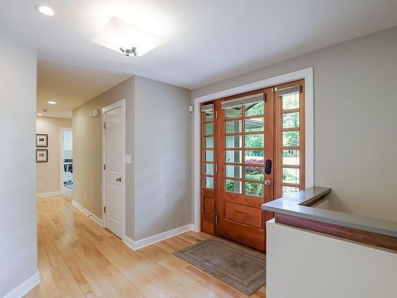 5th image of 9202 Fanchon Dr