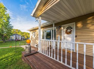 N6380 Hillcrest Rd, Pardeeville, WI 53954