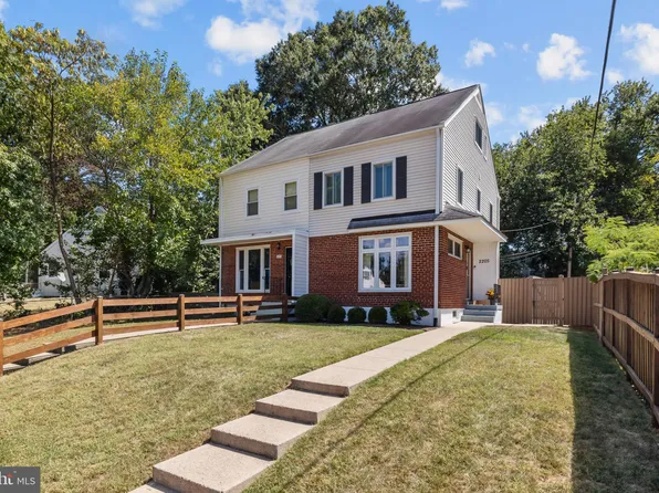 2205 Dartmouth Dr, Alexandria, VA 22307