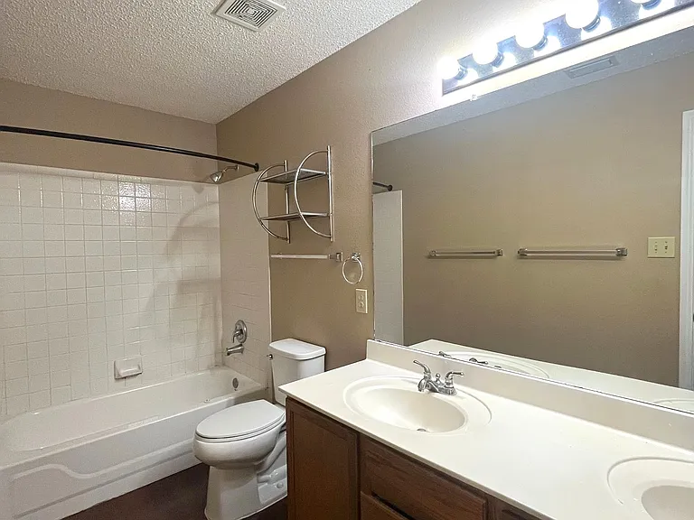 15838 Colton Wl — Photo 10