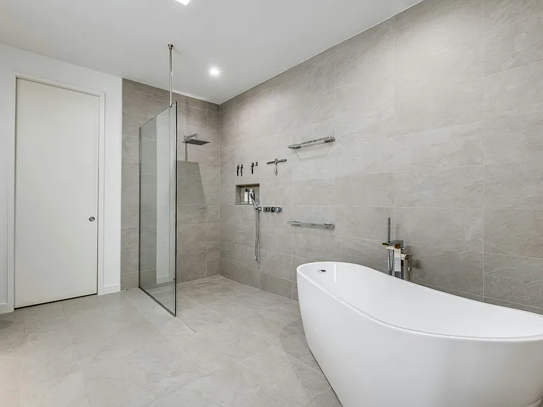 6113 Hudson St — Photo 20