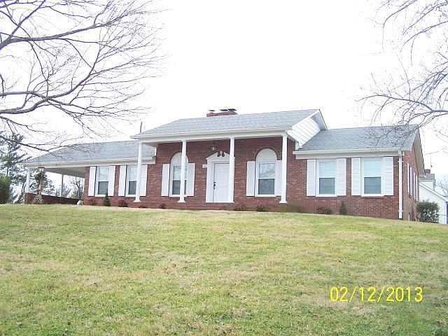 1st image of 742 Sunset Dr