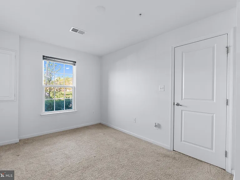 5365 S Center Dr — Photo 3