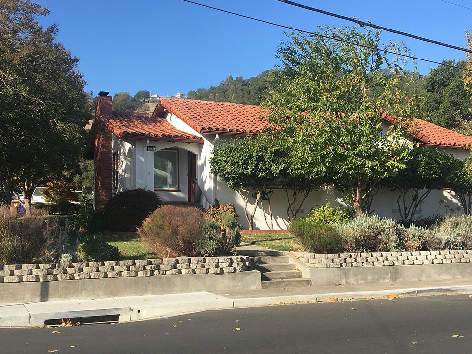 1st image of 2981 Laurel St