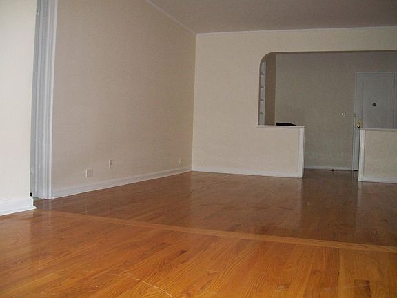 5th image of 150 E 39th St #*