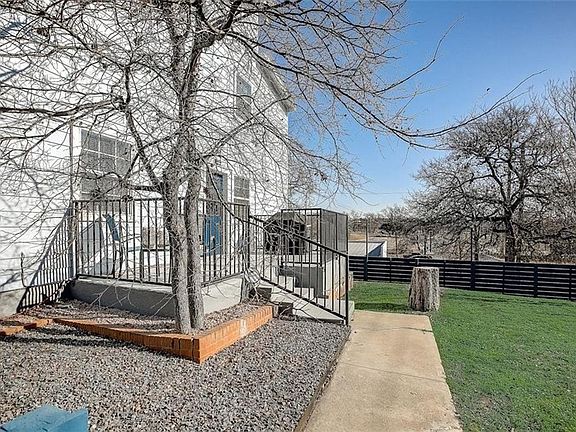 2nd image of 2200 Rosewood Ave #D