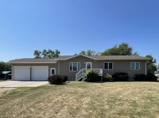 607 W 17th Ave, Tyndall, SD 57066
