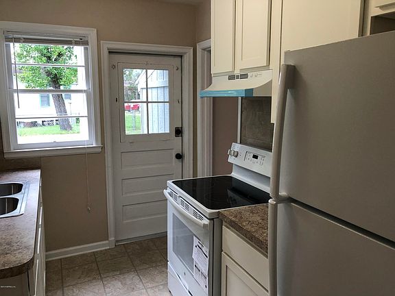 3rd image of 1149 Monmouth Way