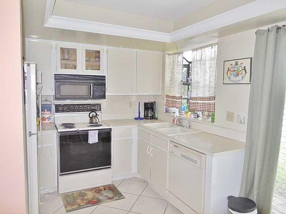 4th image of 642 Lake Point Lane #642